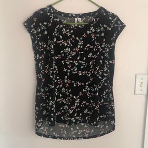 🛍 5/$30!!! 🛍 Elle Top